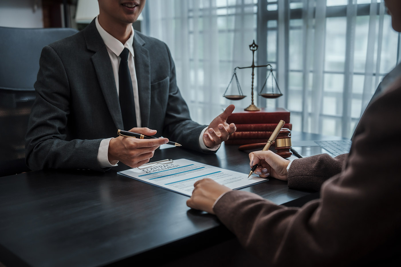 Derecho Empresarial — contratos y constitución de compañías